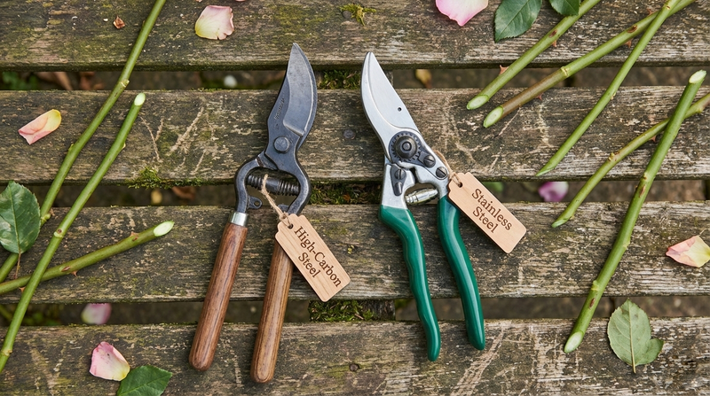 High‑Carbon vs Stainless Steel Pruning Shears: Which Is Best for Your Garden?